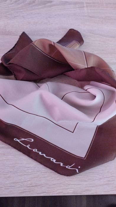 Дамски копринени шалове