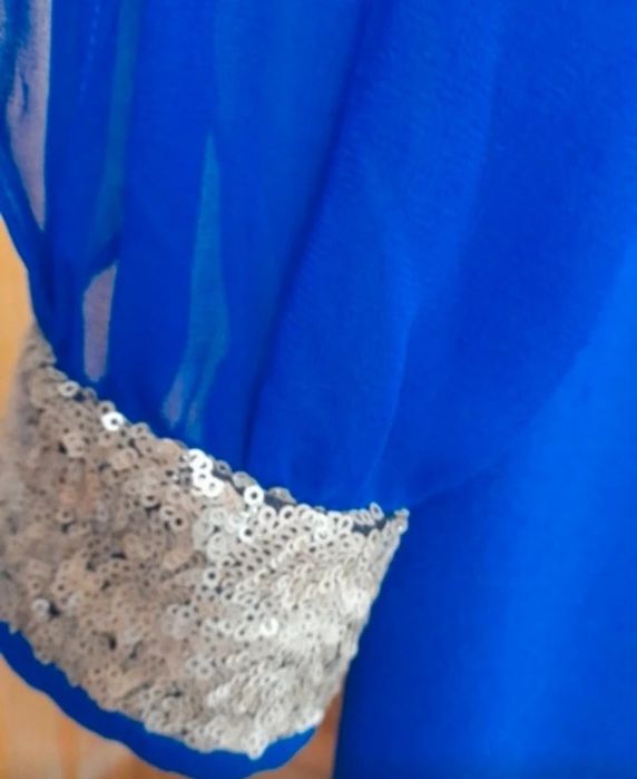 Rochie albastra de ocazie cu maneci lungi de voal