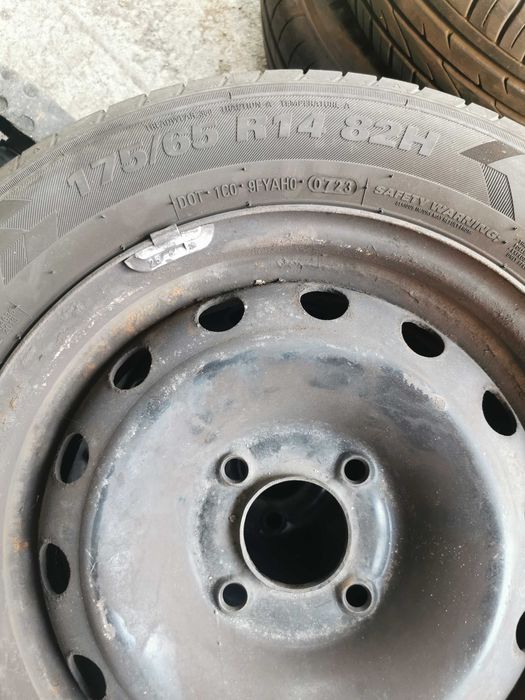 Комплект летни гуми 175/65 R14 с джанти