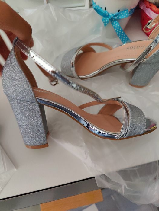 Елегантни сандали сребристи 35