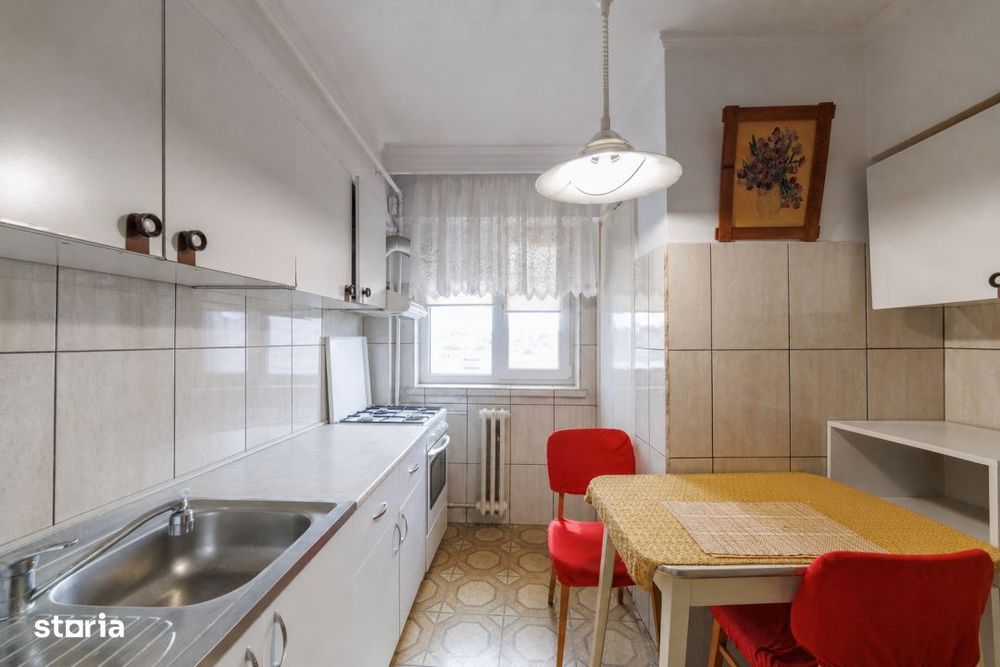 Apartament luminos cu 3 camere si balcon – Exercitiu