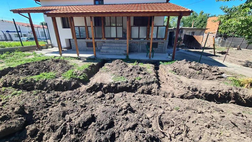 Услуги с Мини багер и тристранен самосвал