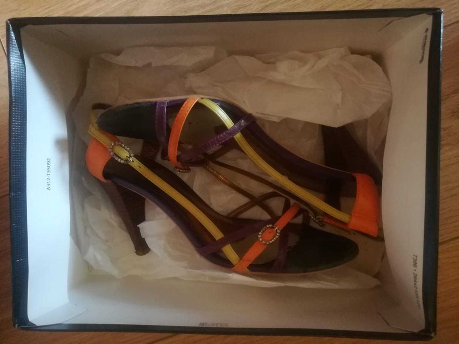 Женская обувь разнообразная