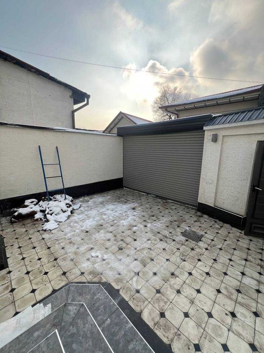 участка сотилади юнусобод бодомзор 2 сотик 2 этаж 8 хона