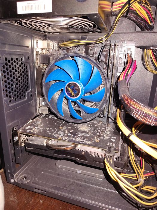 Pc sotiladi i3 10100f