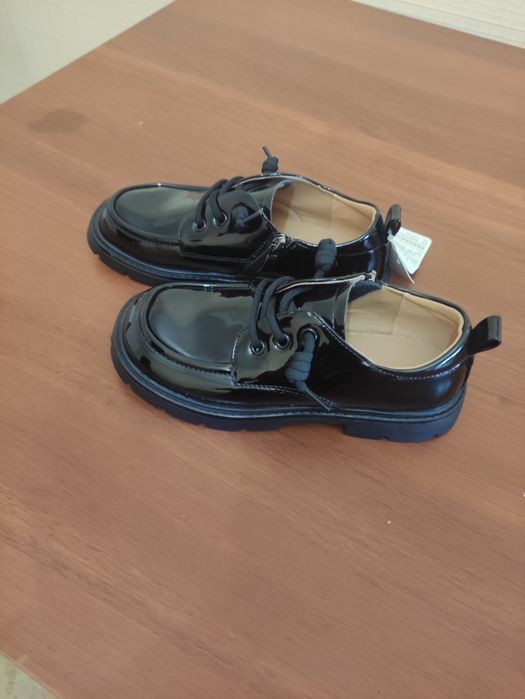 Обувь для мальчиков размер 33 и 34.