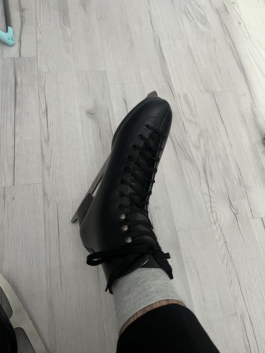 Коньки фигурные 43 размер