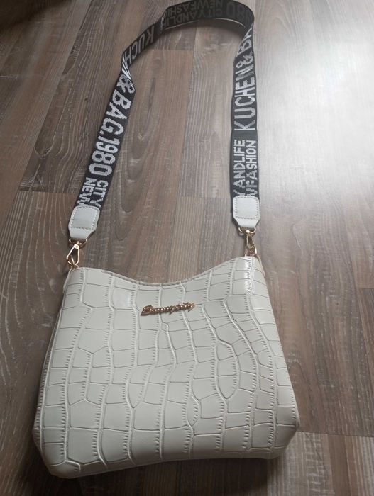 Дамска бяла чанта