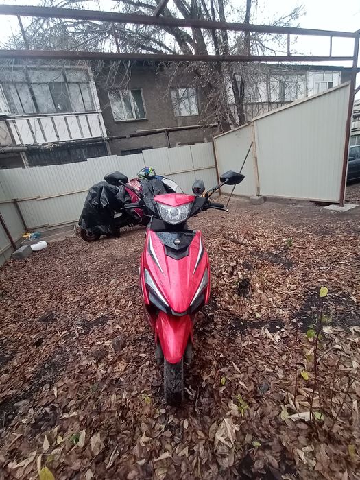 Скутер 80 кубовв