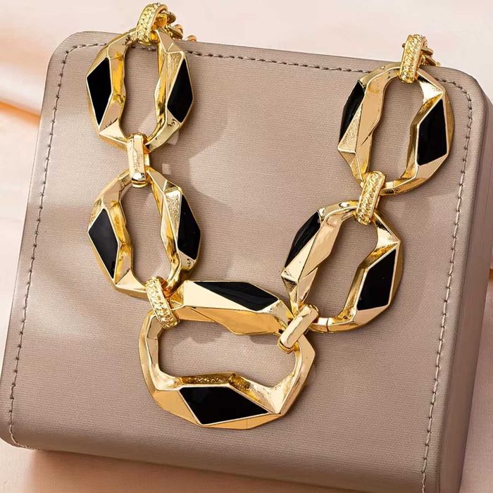 Модерно и изискано геометрично колие