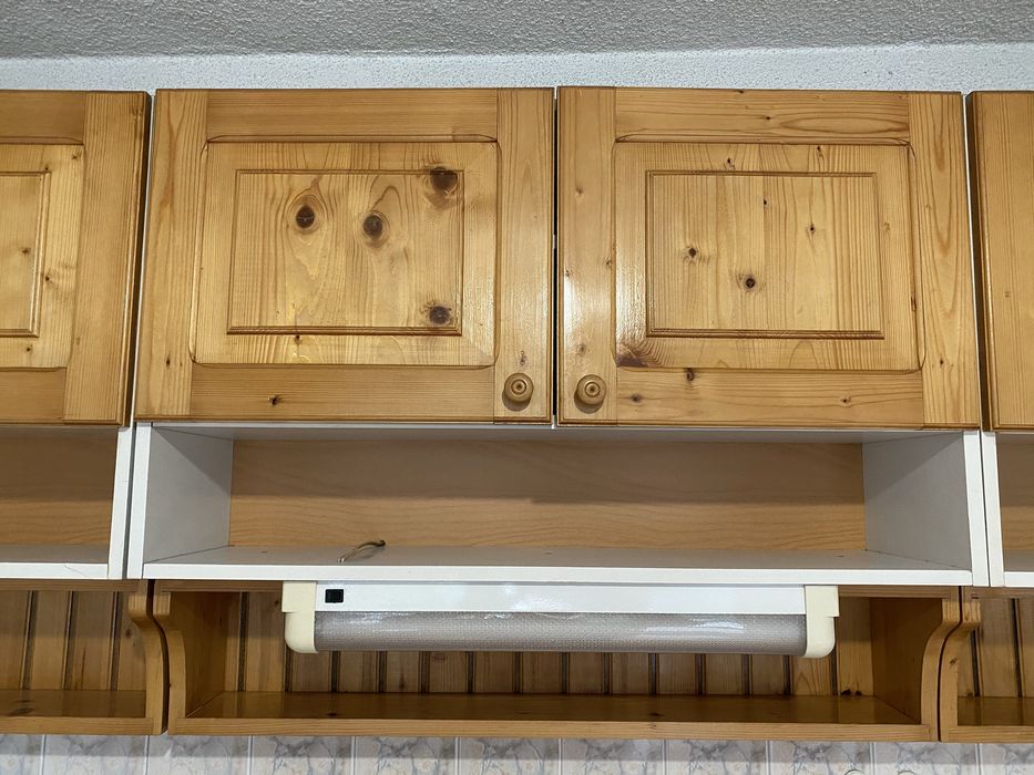 Кухненско обзавеждане ,шкафове от дърво ,мивка алпака