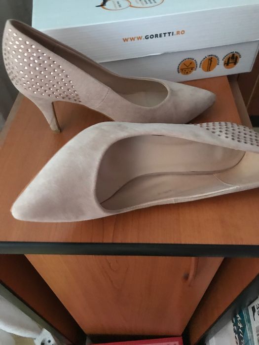 Pantofi cu toc eleganți