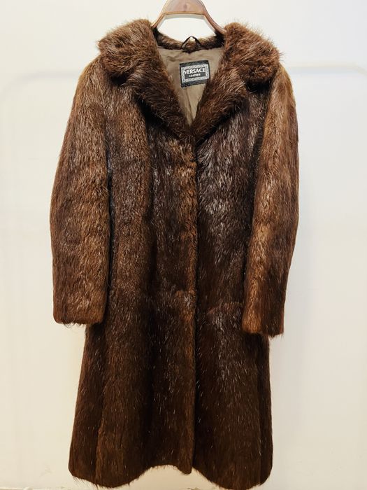 Haină maro din blană naturală Versace nutrie