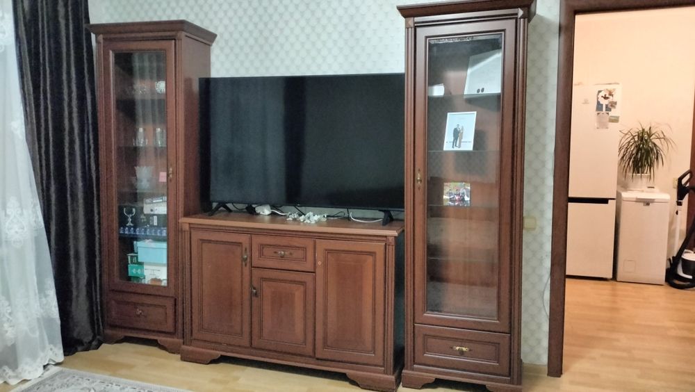 Для зала стенка,,,