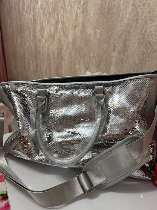 Yengi sumka. Xali umuman ishlatilmagan umakovkada turipti