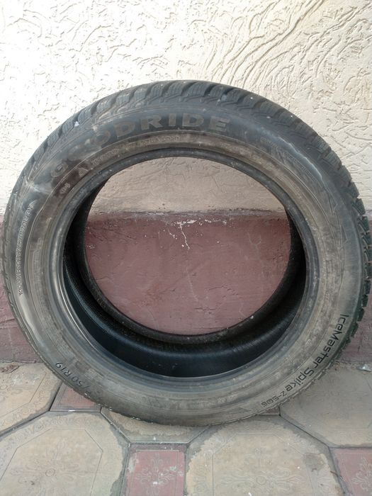 Продам шины зимние с шипами комплект