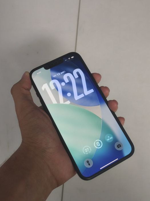 Смартфон iPhone 13