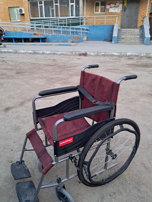 Продам инвалидную коляску район цемпоселка
