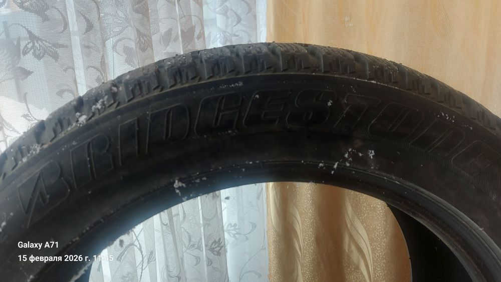 Продам комплект шипованной резины