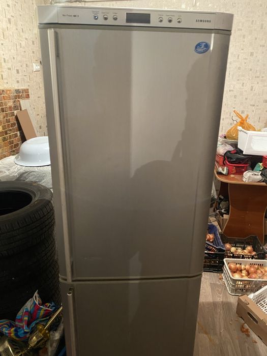 Холодильник Samsung