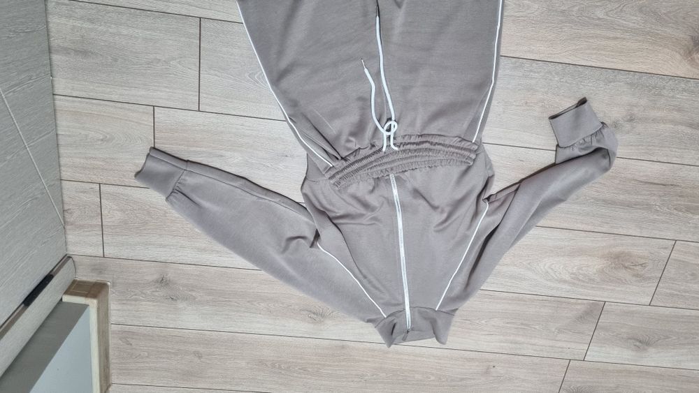 Спортен екип бежово