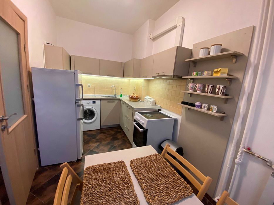 Дава се под наем Тристаен апартамент в София, Център - 70 кв.м за 680 € - Снимка #3