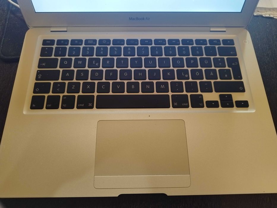 Продава се MacBook Air A1304 Работещ цял или на части