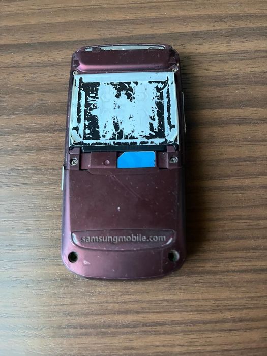 Продам два телефона  Самсунг