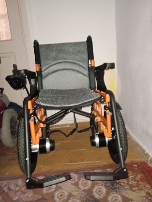 Scaun rulant pentru persoane cu handicam