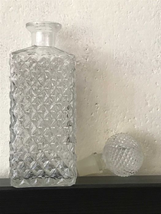 Стъклена бутилка за алкохол ( графа )