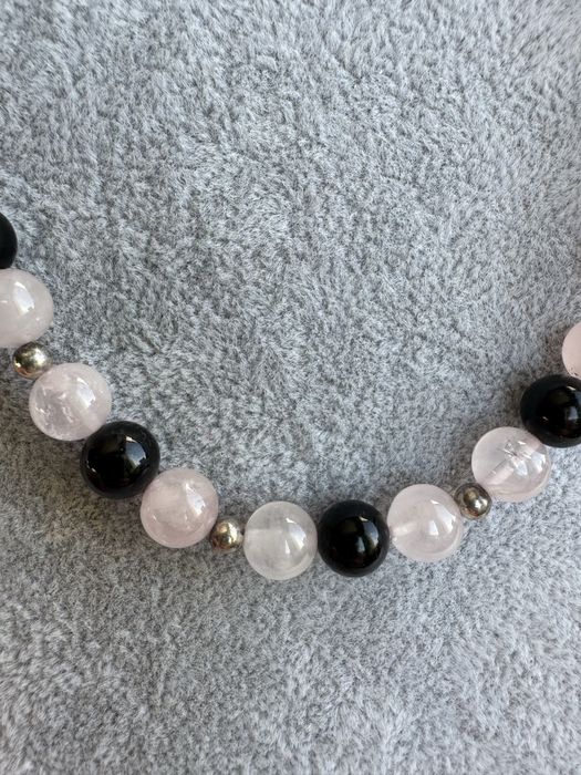 Colier confectionat manual din argint, onix si cuart roz