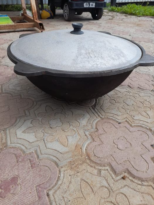 Продам чугунный казан 16л