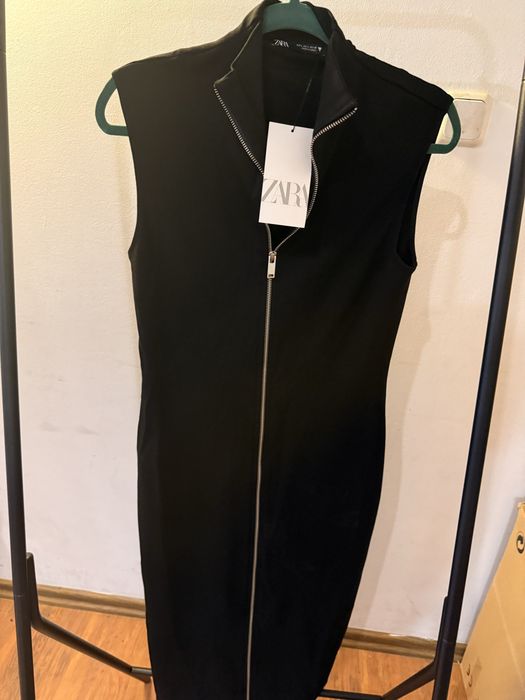 Рокля Zara спортно елегантна