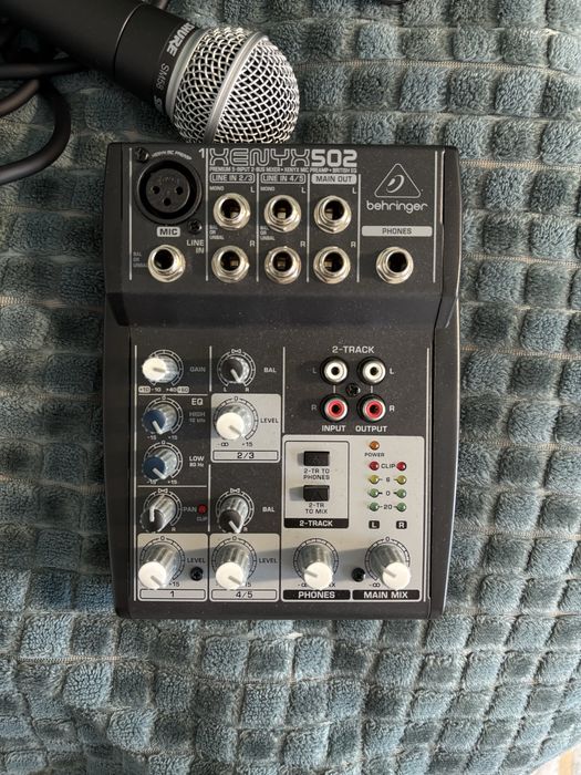 Microfon Shure+ mixer Behringer