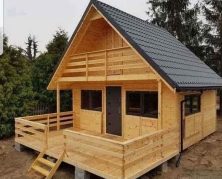 Vând case pe structură metalică și învelite cu panouri sandwich