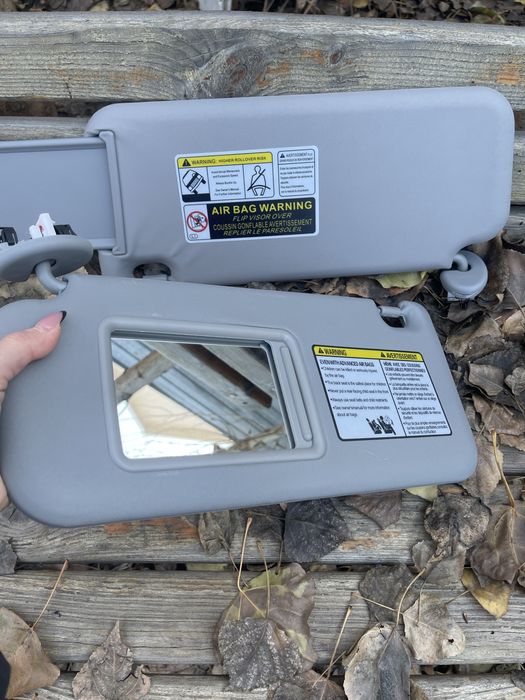 Солнцезащитный козырёк на Toyota Rav 4 / козырёк