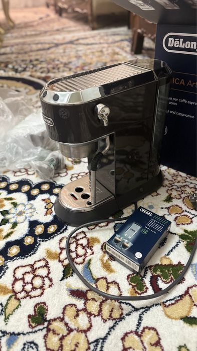 Кофемашинка De Longi. Почти новая пользововались 2-3раза