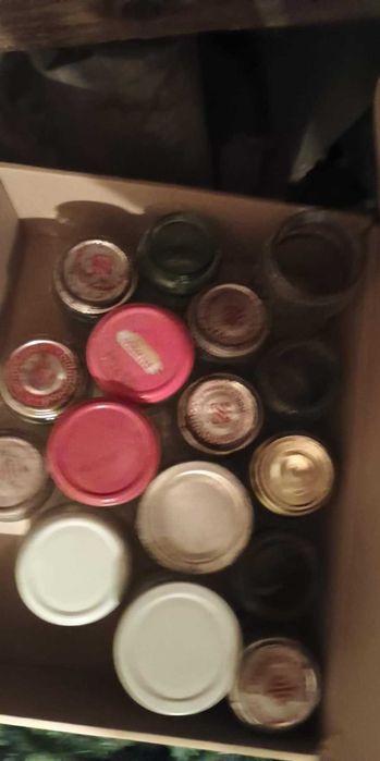 Стъклени бутилки и буркани от бебешки храни