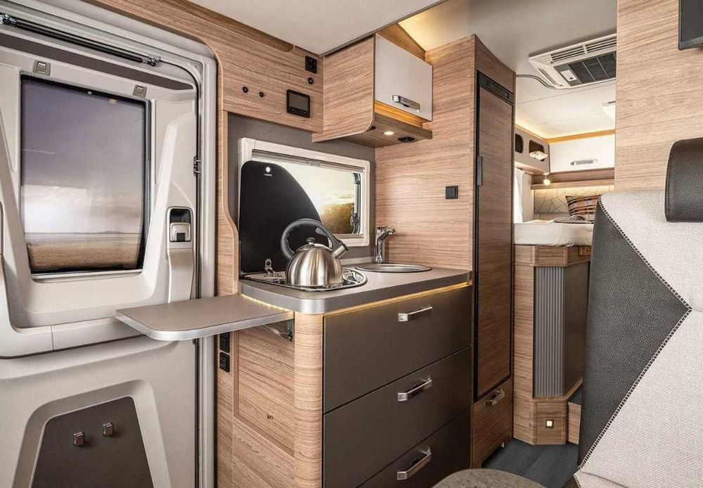 Inchiriere autorulota premium Weinsberg Mercedes automata, model 2023, 4 locuri, AC, solar