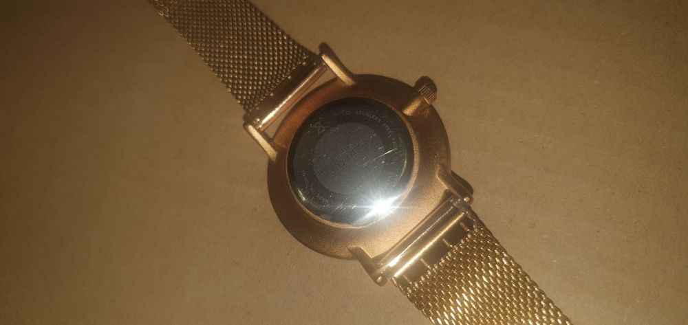 Lot ceasuri de mana parfois, tommy