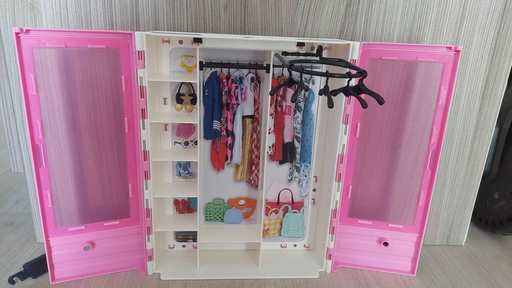 Dulap Barbie - Dulap cu umerase