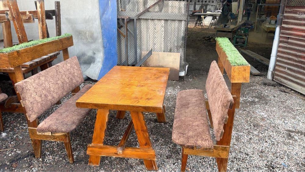 Стулья и стол комплект