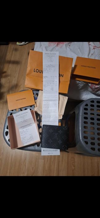 Vand portofel original Louis Vuitton prețul nou a fost 470 €