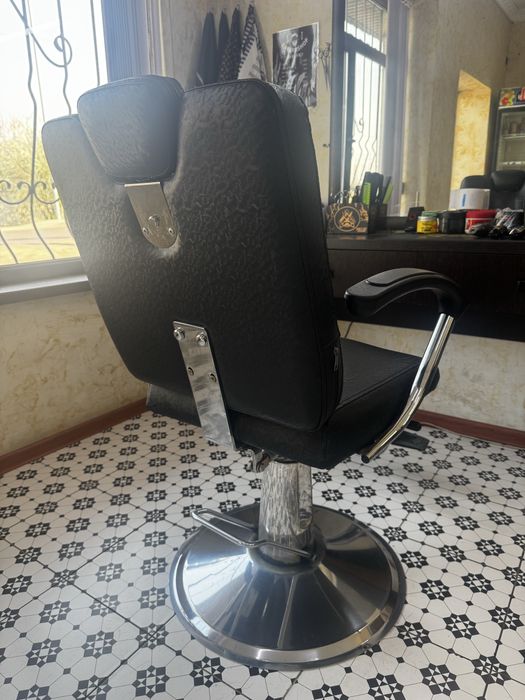 Парикмахерское кресло