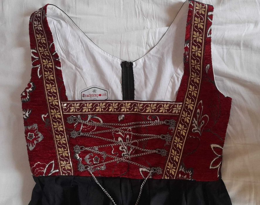 Rochii ocazie,rochii bavareze si haine india,sandale noi