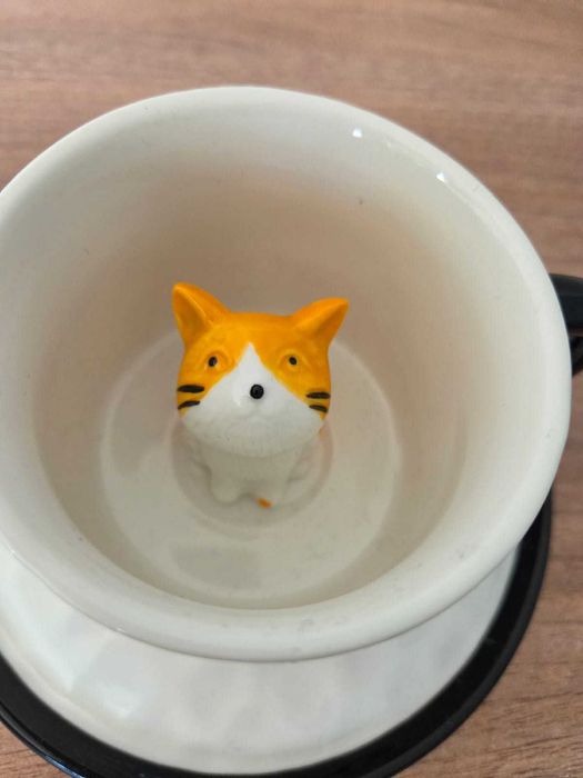 Ceasca cu farfurie cu pisica 3D