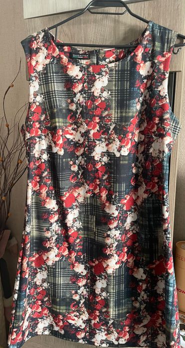 Дамска рокля на цветя