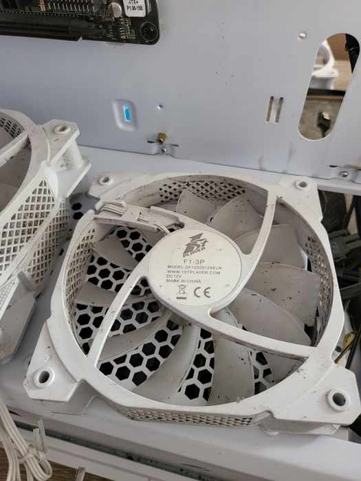 Две кутии, дъно, процесор, 6 плочки рам и захранване