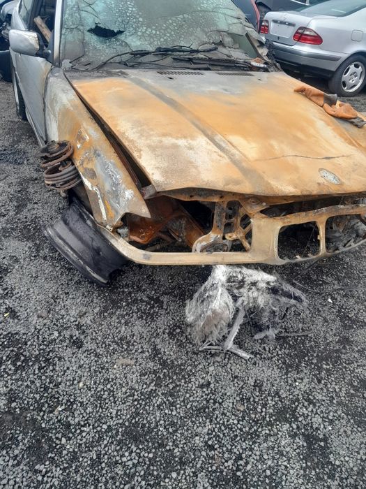 Продавам бмв 318 is на части