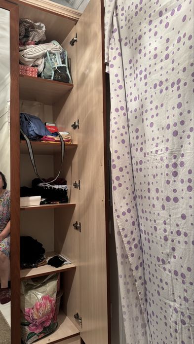 Шкаф в спальню продаем